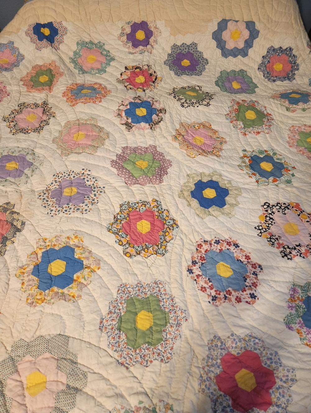 Vintage Floral Patchwork Quilt - Cream with Multicolor Flower Motifs